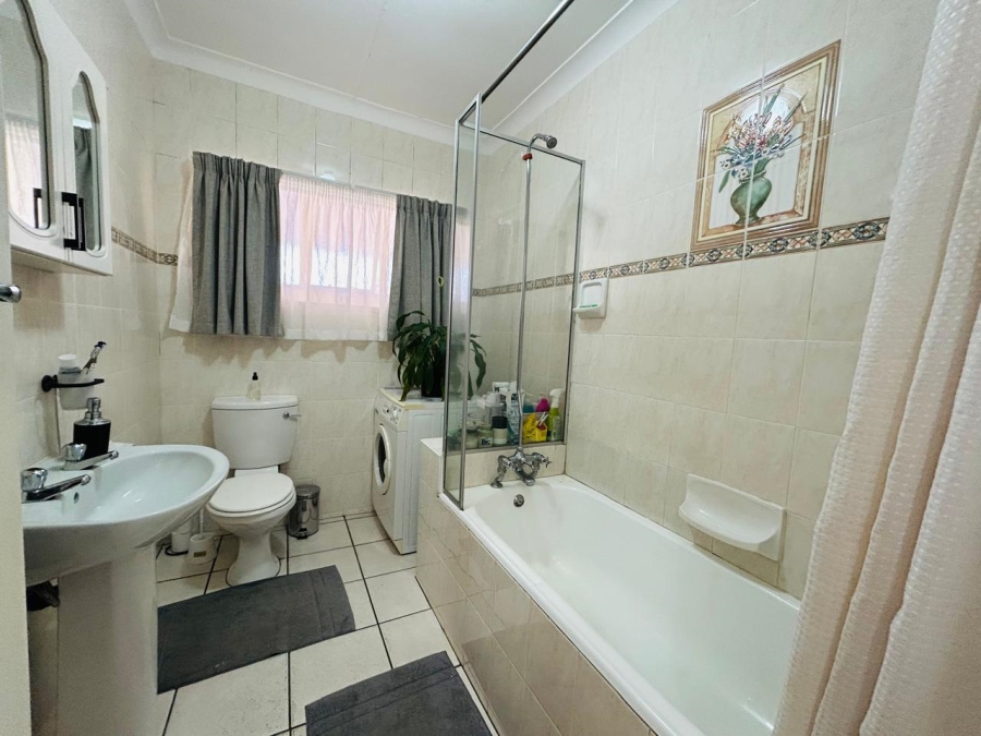 2 Bedroom Property for Sale in Beacon Bay Eastern Cape